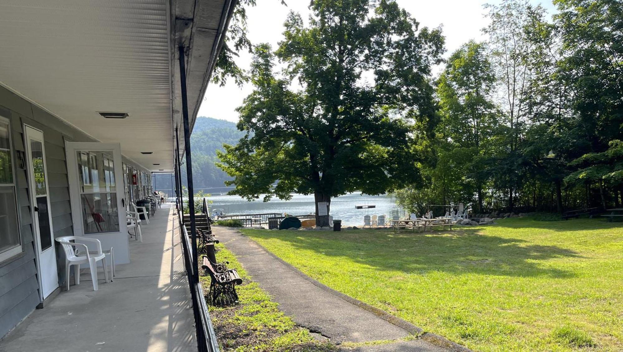 Motel Luzerne レイク・ルザーン エクステリア 写真