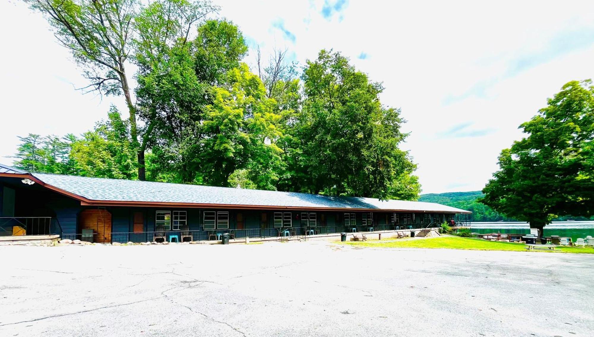 Motel Luzerne レイク・ルザーン エクステリア 写真