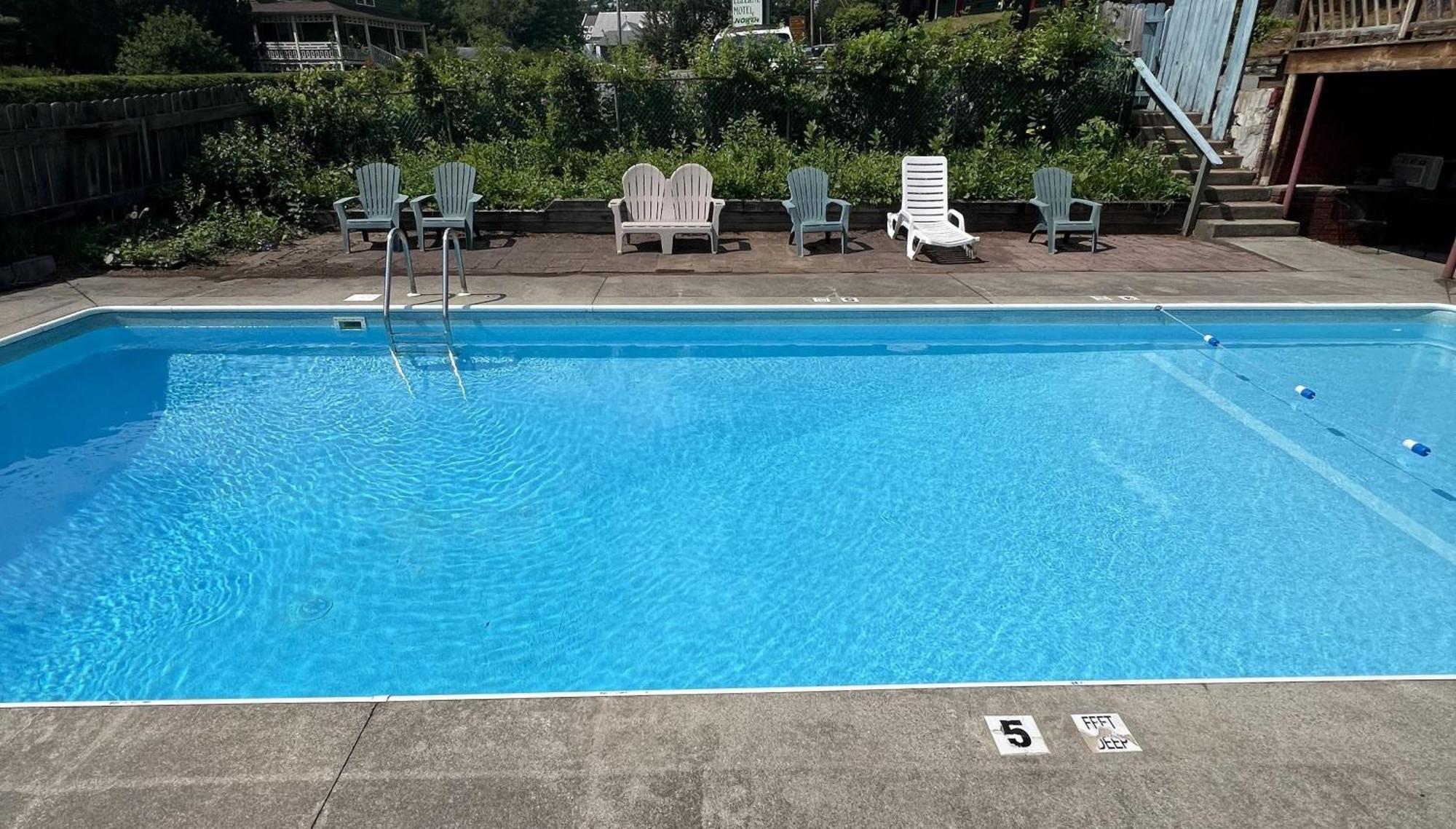 Motel Luzerne レイク・ルザーン エクステリア 写真
